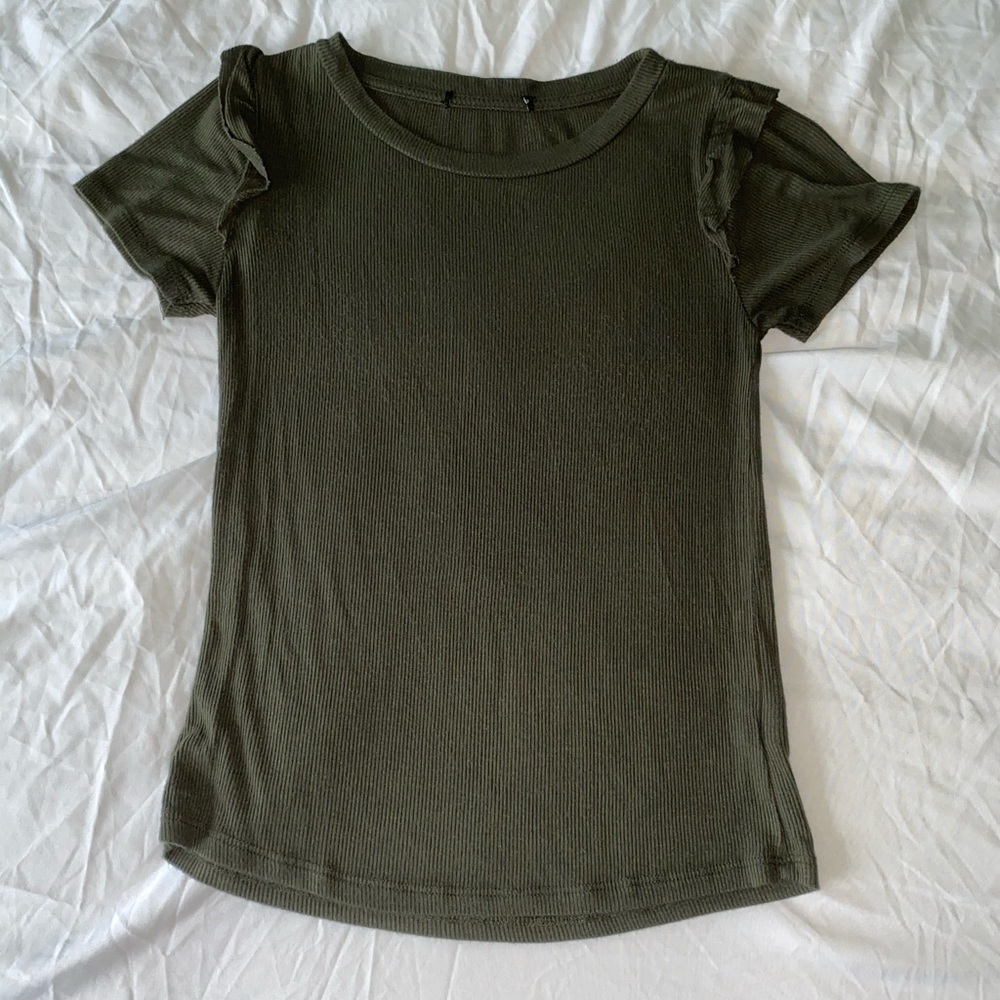 olive green crop top w ruffles on sleeves